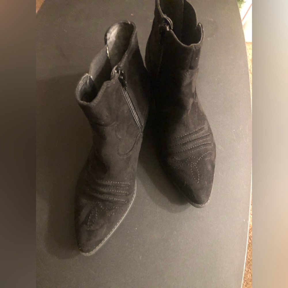 CARLOS SANTANA BLACK SUEDE WOMEN’s ANKLE BOOTS SIZE 7